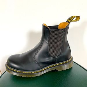 Doc Martens 2976 Leather Chelsea Boots